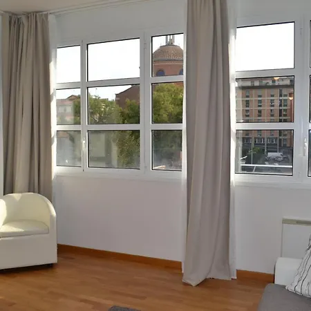 4 Star Friends Apartments - Self Check-In *